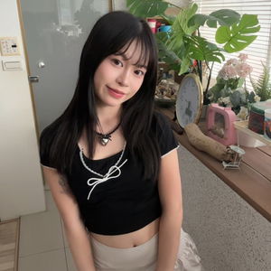 褶摺綁帶U領短袖上衣