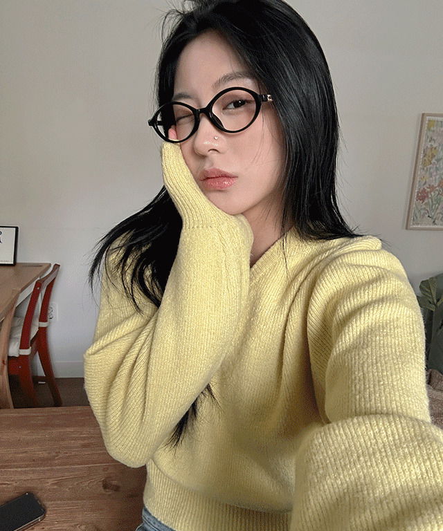 Pearl Fiction Basic Long Sleeve V-Neck Knitwear  針織衫