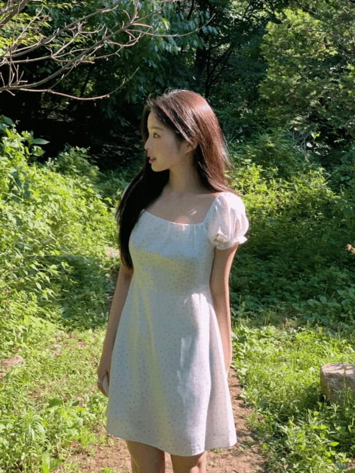 優雅方領荷葉邊碎花洋裝