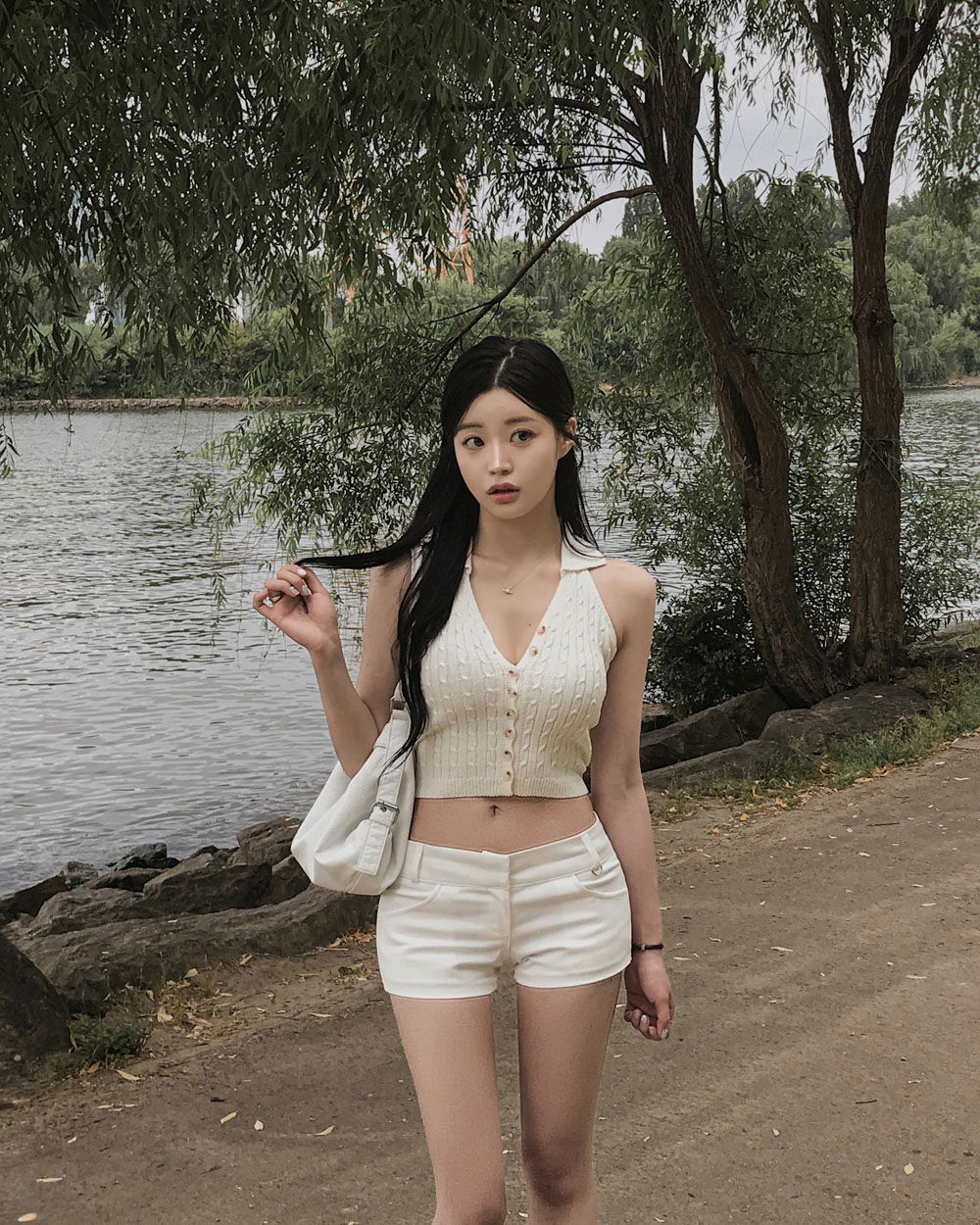 민소매 모델 착용 이미지-S2L3