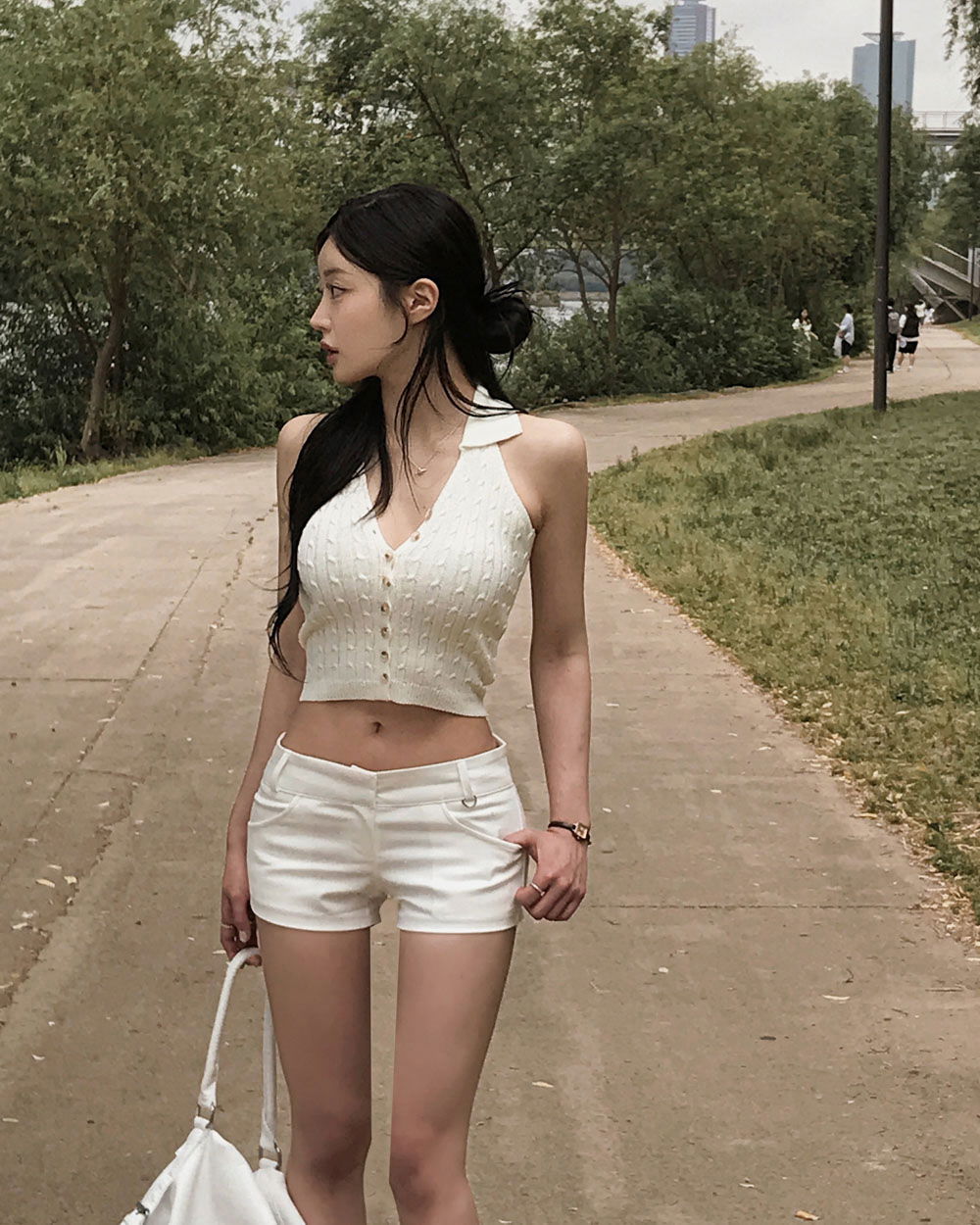 민소매 모델 착용 이미지-S2L7