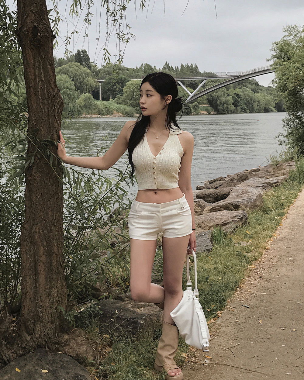 민소매 모델 착용 이미지-S2L19