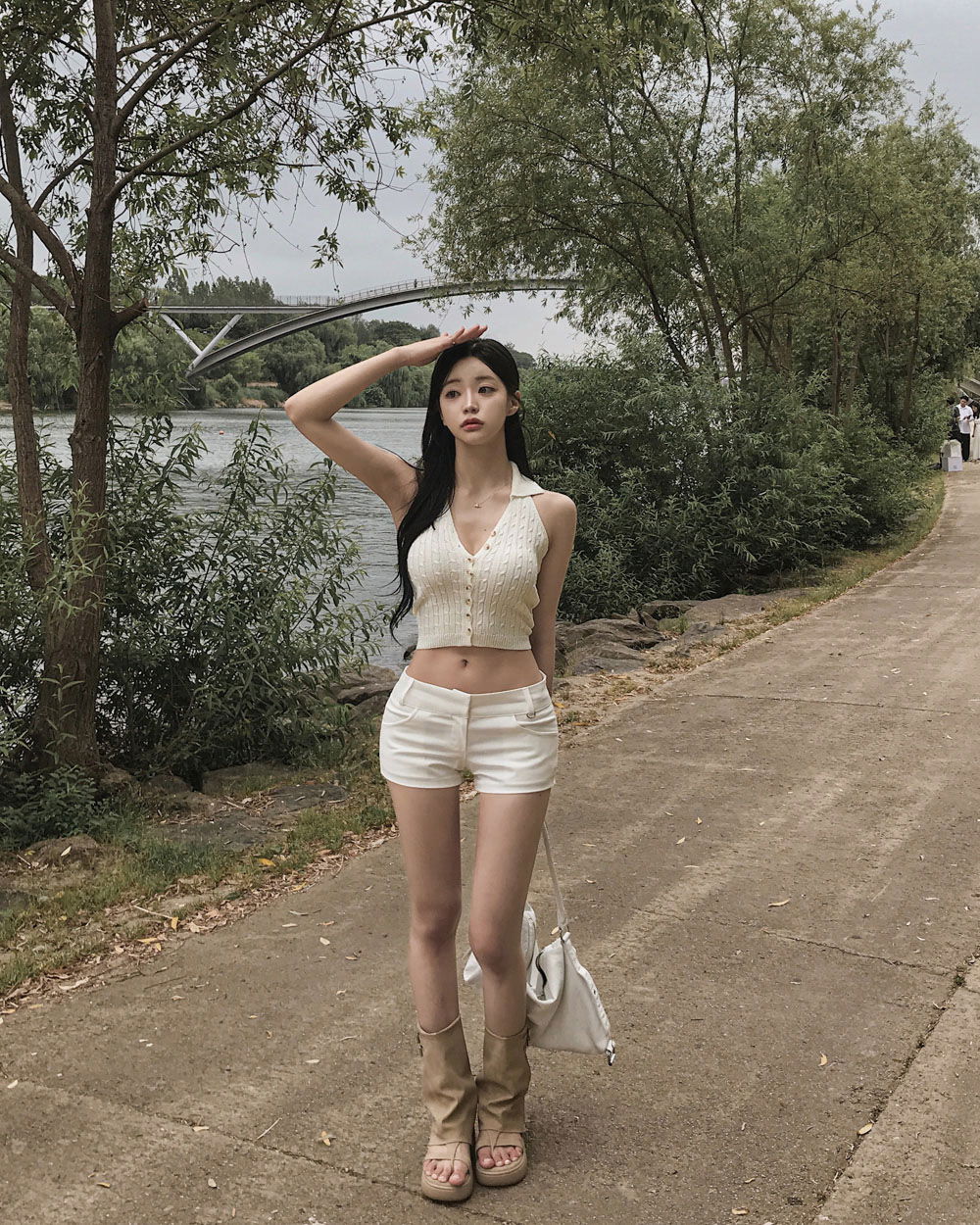 민소매 모델 착용 이미지-S2L26