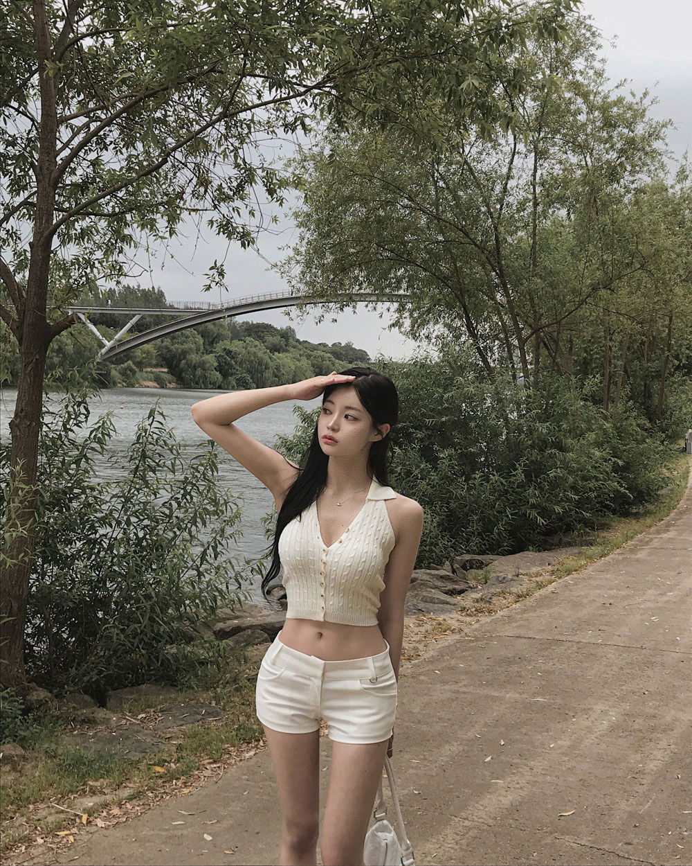 민소매 모델 착용 이미지-S2L27