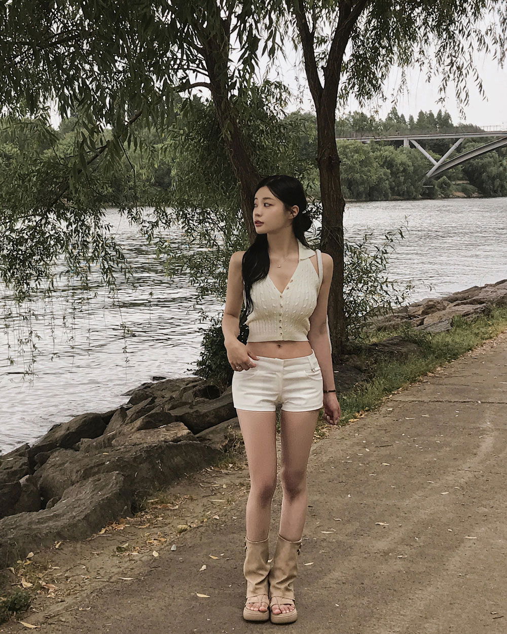 민소매 모델 착용 이미지-S2L33