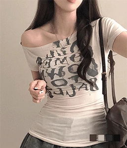 字母印花露肩短袖T恤