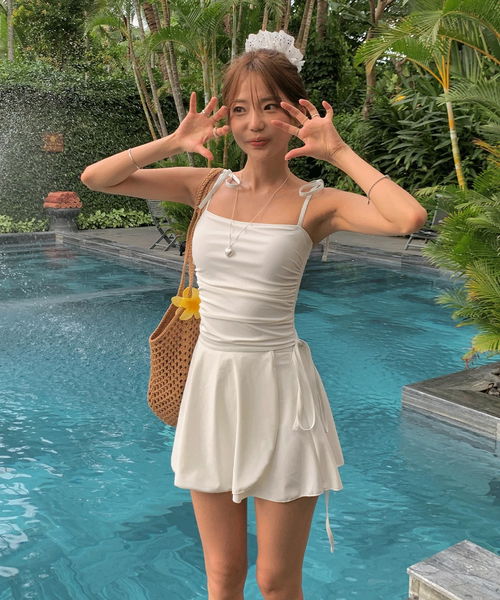 one-piece-swimsuit