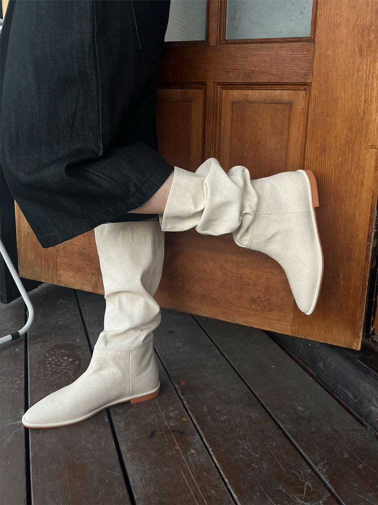 Loose-fit linen boots