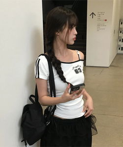 ホップスアンバランスオフショルダーナンバーレタリングシャーリングTシャツ