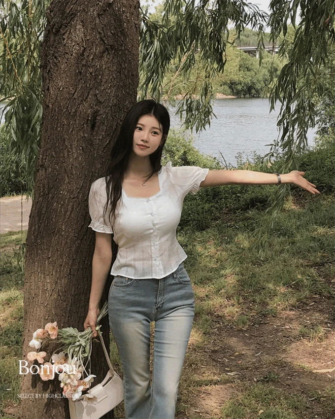 봉쥬 스퀘어넥 레이스 퍼프소매 밴딩 돔단추 허리스트랩 밑단굴림 스트라이프 시스루 반팔 블라우스