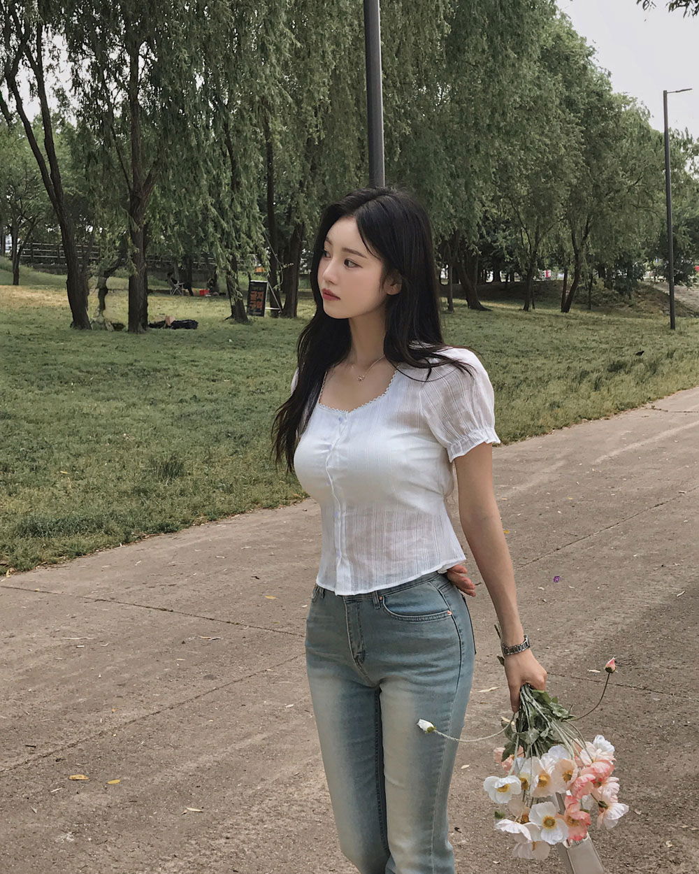 블라우스 모델 착용 이미지-S1L36