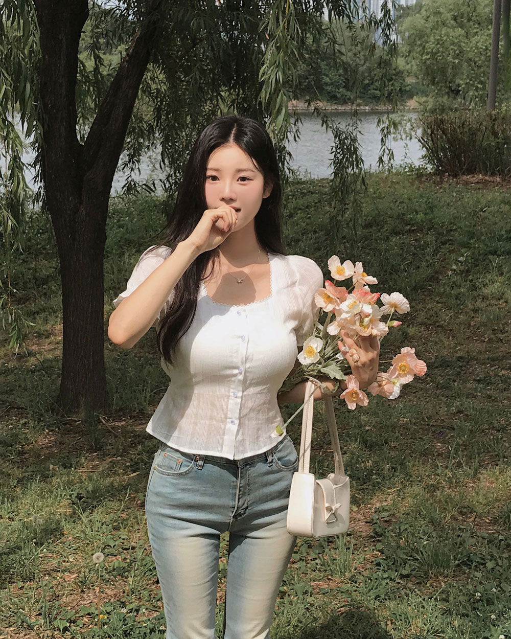 블라우스 모델 착용 이미지-S1L48