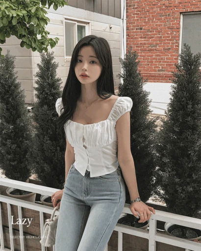 레이지 스퀘어넥 밴딩 셔링 단추 절개라인 크롭 나시 블라우스
