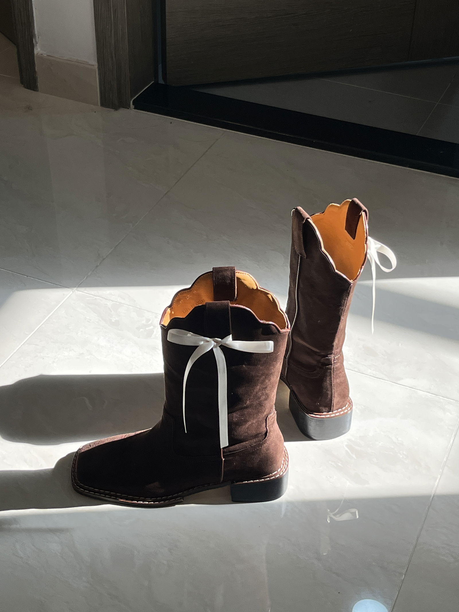 Ribbon Square Western Boots