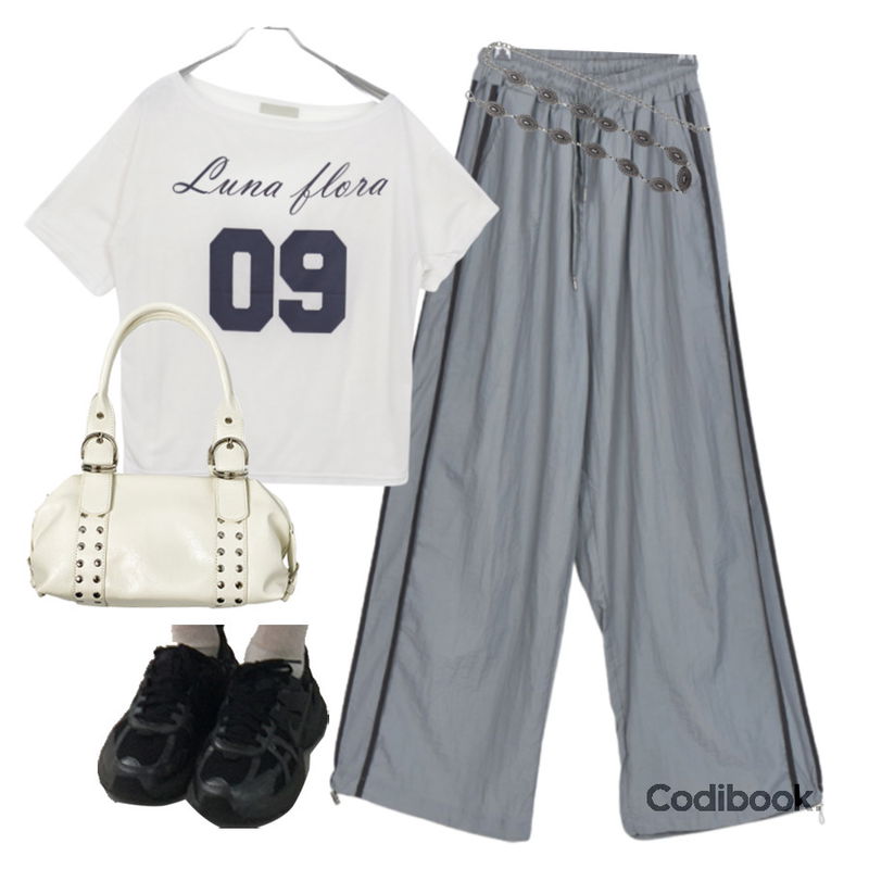 wonderwonder 켐보 보헤미안 메탈 실버 벨트,anyonemore 쿠바 스터드 버클 레더 숄더백 (2color),EEZEE Nylon Track Wide Pants PA029등을 매치한 코디