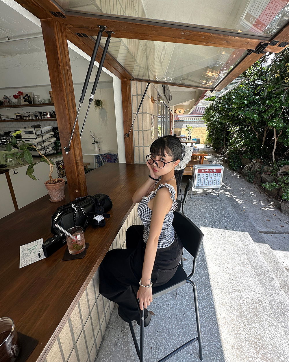 반팔 티셔츠 모델 착용 이미지-S1L80