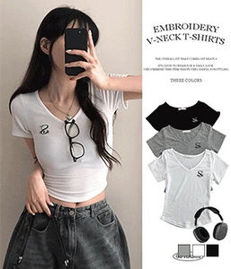 S embroidery V-Neck crop short sleeve t-shirt