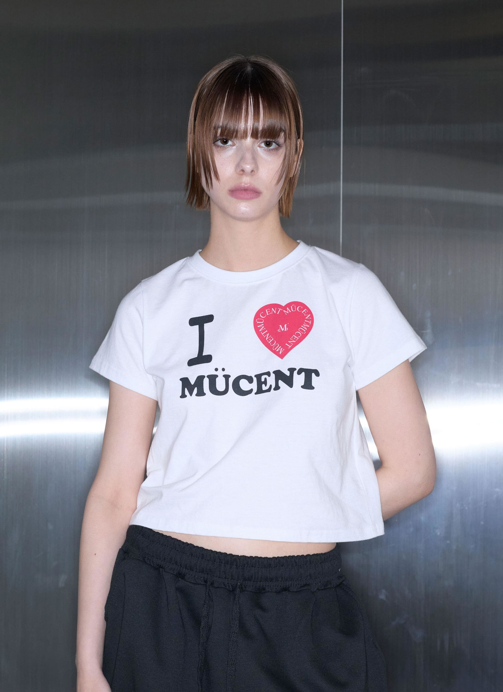 I LOVE MUCENT LETTERING HALF T UNISEX I LOVE MUCENT LETTERING HALF T UNISEX (2 colors) 短袖上衣