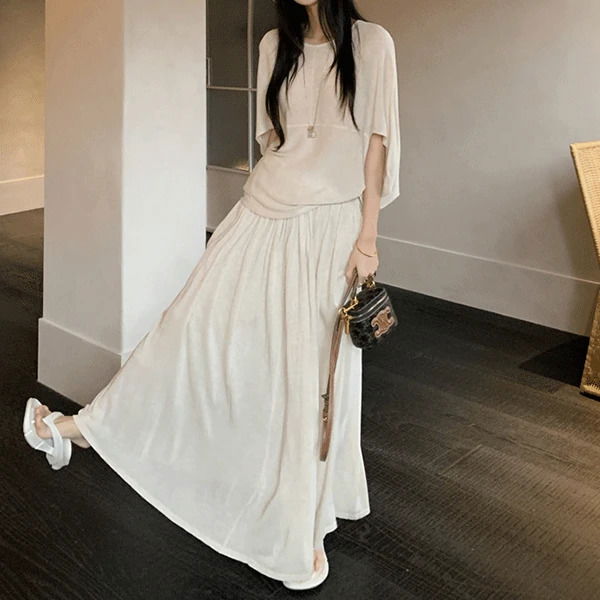 Lunge Loose-fit t-shirt + long skirt set