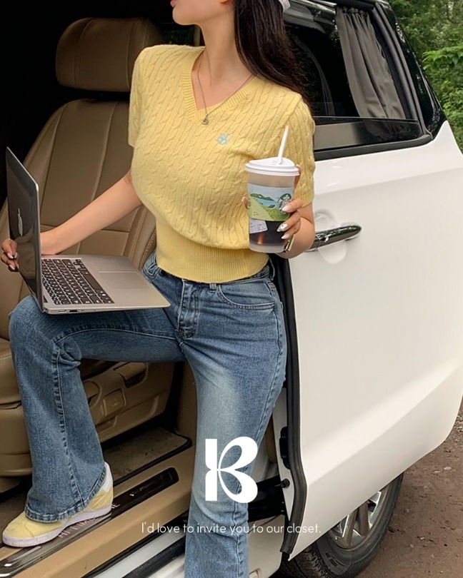 More twisted V-neck short-sleeved knit