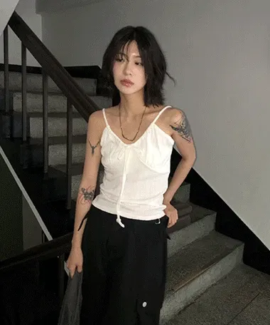 루보니 브이넥 스트랩 펀칭 끈 나시(바캉스룩)