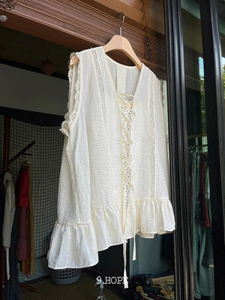 Vanilla Eyelet Sleeveless BL