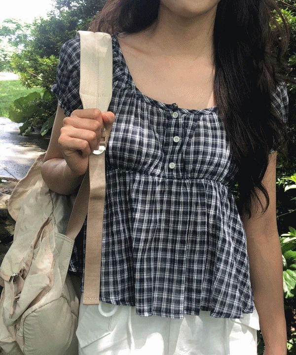 도란 유넥 어깨퍼프 프릴 셔링 반팔 체크 블라우스 2 color 여름휴가룩