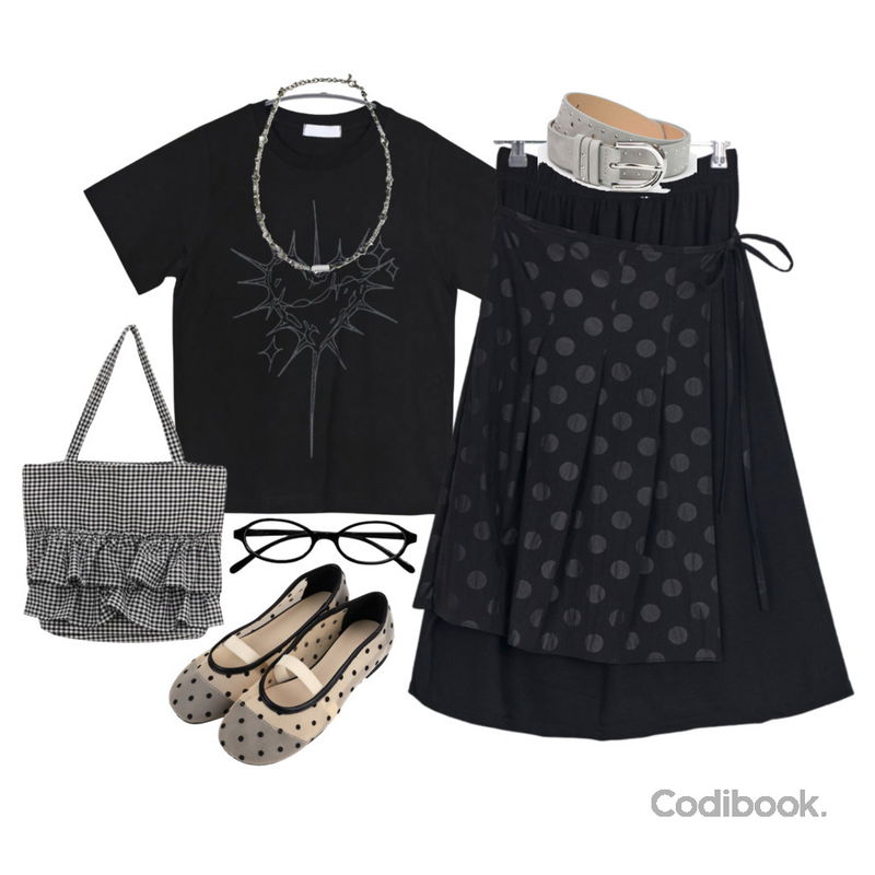 COLOR iN ID 도트 메쉬 밴딩 단화,anyonemore 페어리 비즈 원석 레이어드 목걸이,Linenne suede stud belt (2color)등을 매치한 코디