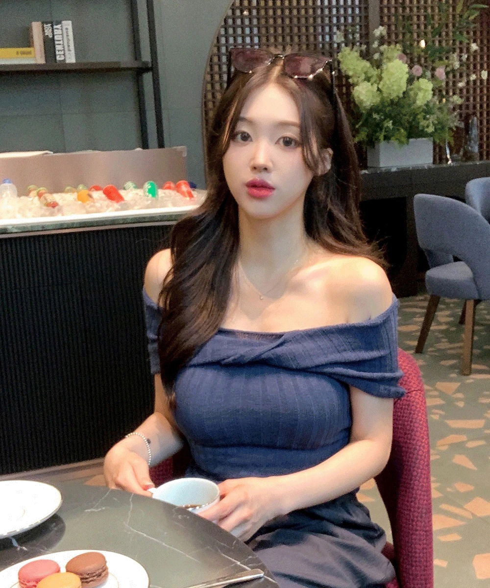 Off-shoulder twisted Ribbed knitwear back team ribbon strap summer knit summer date look girlfriend look drenched show water bomb festival look ivory navy