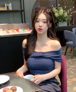 Off-shoulder twisted Ribbed knitwear back team ribbon strap summer knit summer date look girlfriend look drenched show water bomb festival look ivory navy