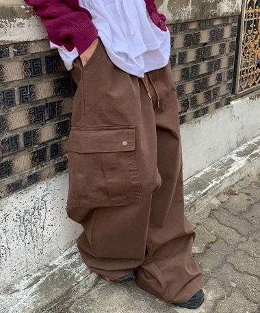 Versa Unbalanced Cargo Wide Banding Pants