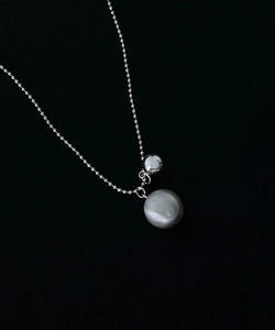 鉑金球形吊墜長項鍊
