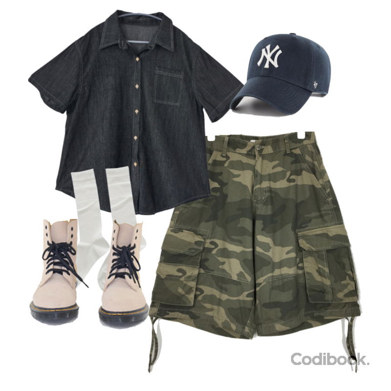 ondeed 퓨콘 여름 시스루 골지 주름 삭스 양말,DUGGY 카모 카고 팬츠 (1color),EEZEE Oversized Short-Sleeve Denim Shirt SH013등을 매치한 코디