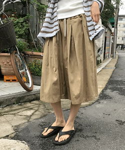 Zator Pintuck Banding Bermuda Pants