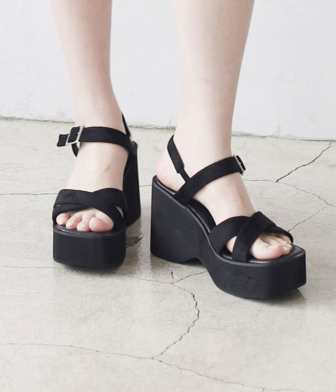 【NONCODE】Nerine Strap Buckle Sandals NONCODE - Nerine Suede Block Heel Sandals - Codibook.