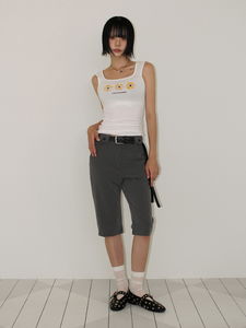 BUTTON CAPRI PANTS