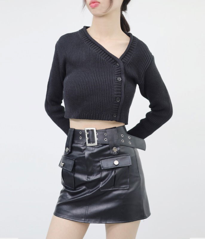 Epin Crop Diagonal Button Knitwear