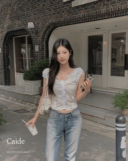 케이드 브이넥 레이스 셔링 프릴 밴딩 플라워 펀칭 민소매 나시 블라우스