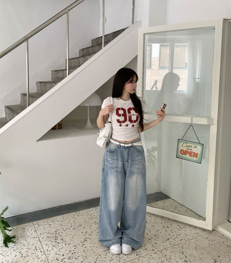 반팔 티셔츠 모델 착용 이미지-S1L13