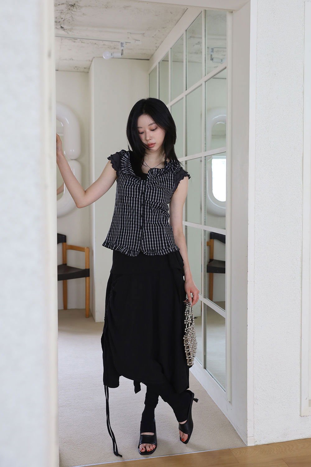 블라우스 모델 착용 이미지-S1L23