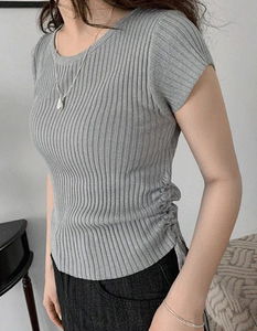 單側抓褶羅紋蓋袖針織上衣