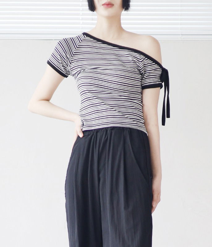 Mizu off-shoulder Striped T-shirt