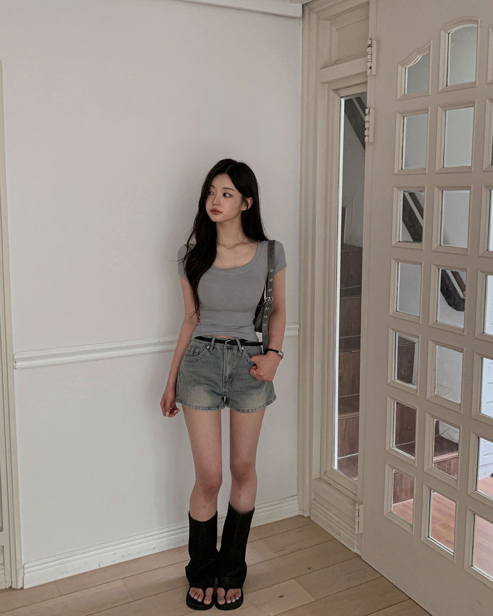 반바지 모델 착용 이미지-S1L174