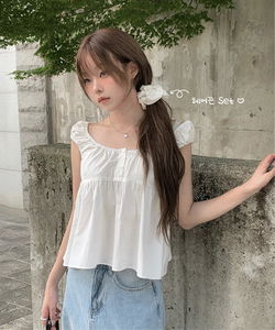 Forming Button Flare Sleeveless Blouse