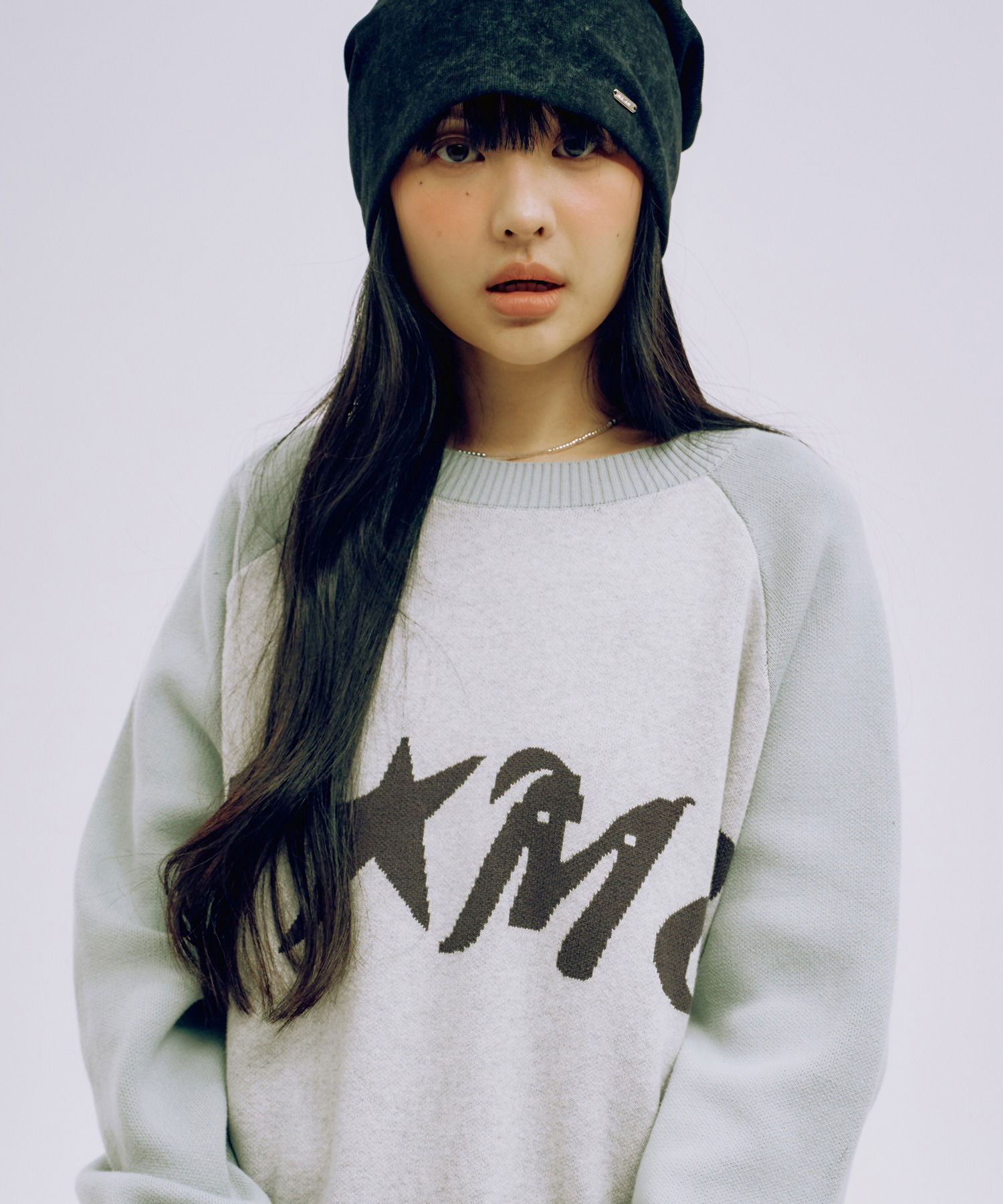 Raglan Thumb Lettering Logo Graphic Overfit Long Sleeve Knitwear