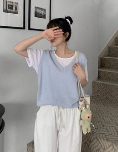V-neck 2 Minja Knitwear Vest