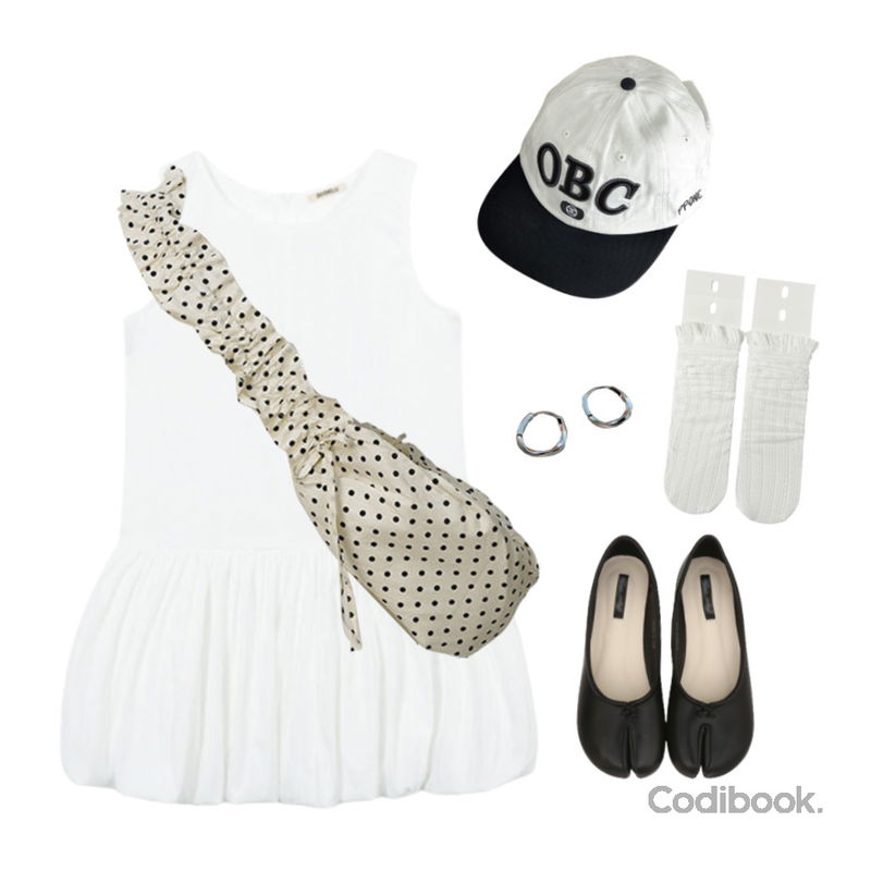 Dearlow 뷰리아 실버 원터치 링 귀걸이,tipssy lace half socks (2color),binary01 모니 도트 셔링 숄더백등을 매치한 코디