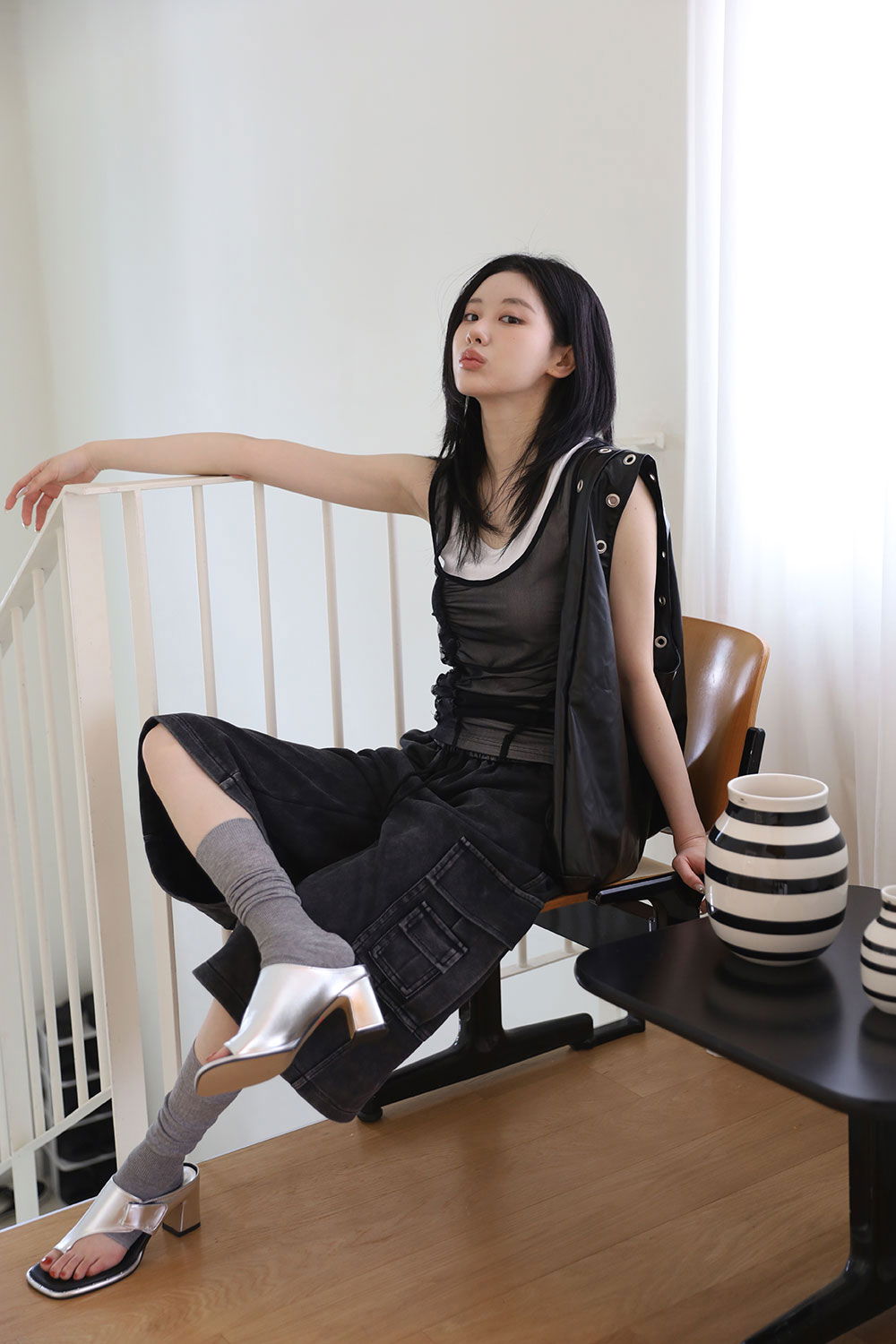 가방 모델 착용 이미지-S1L11