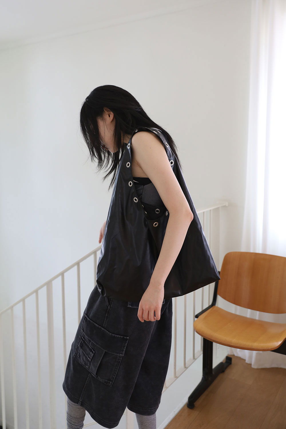 가방 모델 착용 이미지-S1L17