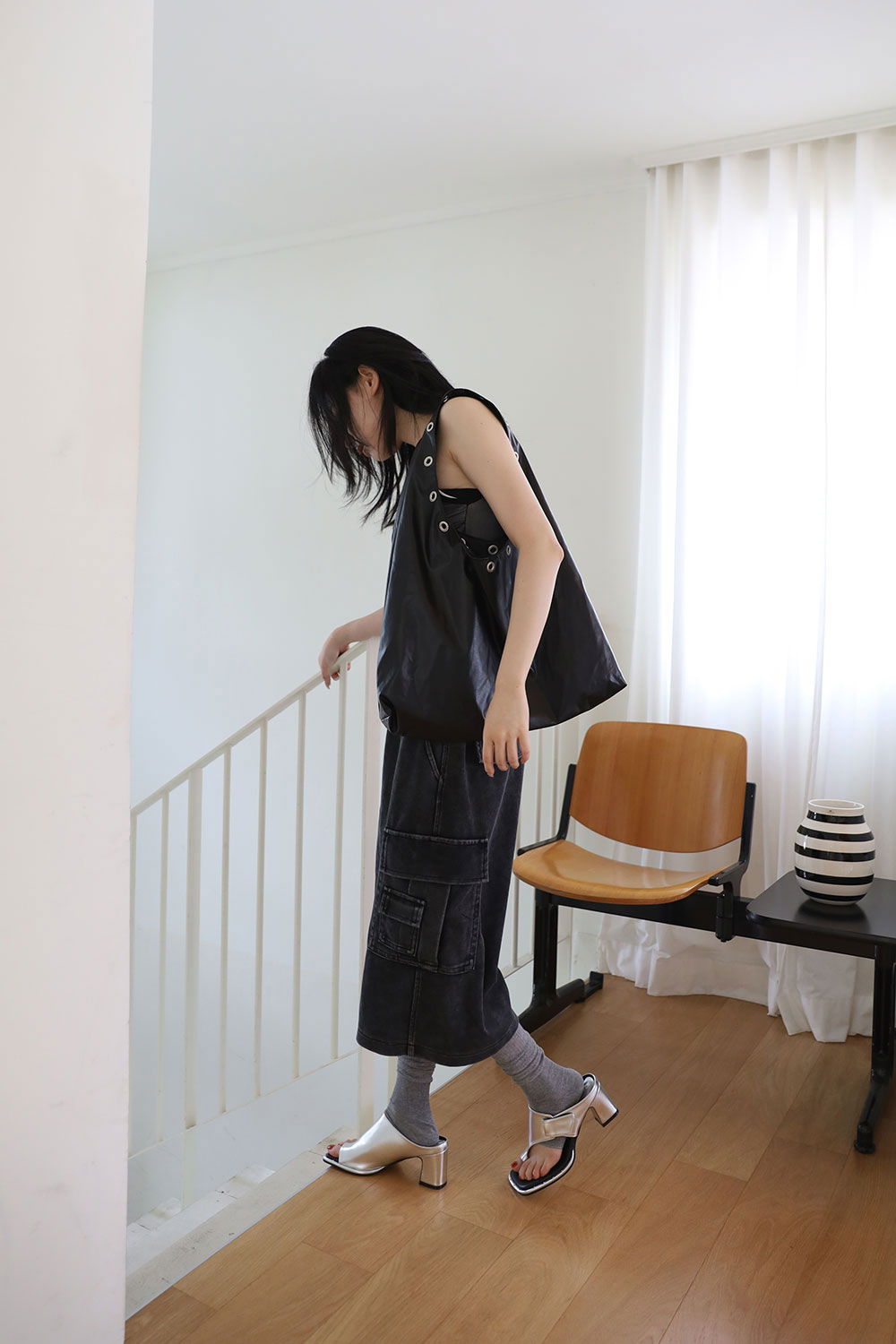 가방 모델 착용 이미지-S1L14